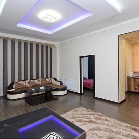 Spacious Apartment In Yerevan On Tigran Mets Street Exterior photo