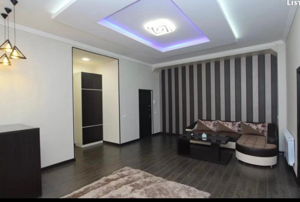 Spacious Apartment In Yerevan On Tigran Mets Street Exterior photo