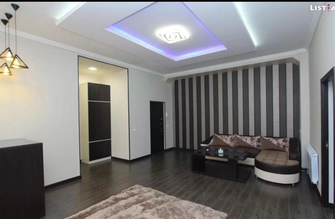 Spacious Apartment In Yerevan On Tigran Mets Street Exterior photo