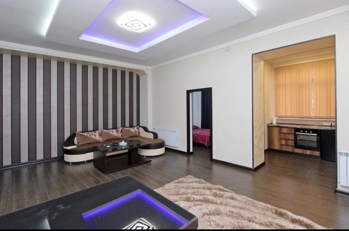 Spacious Apartment In Yerevan On Tigran Mets Street Exterior photo