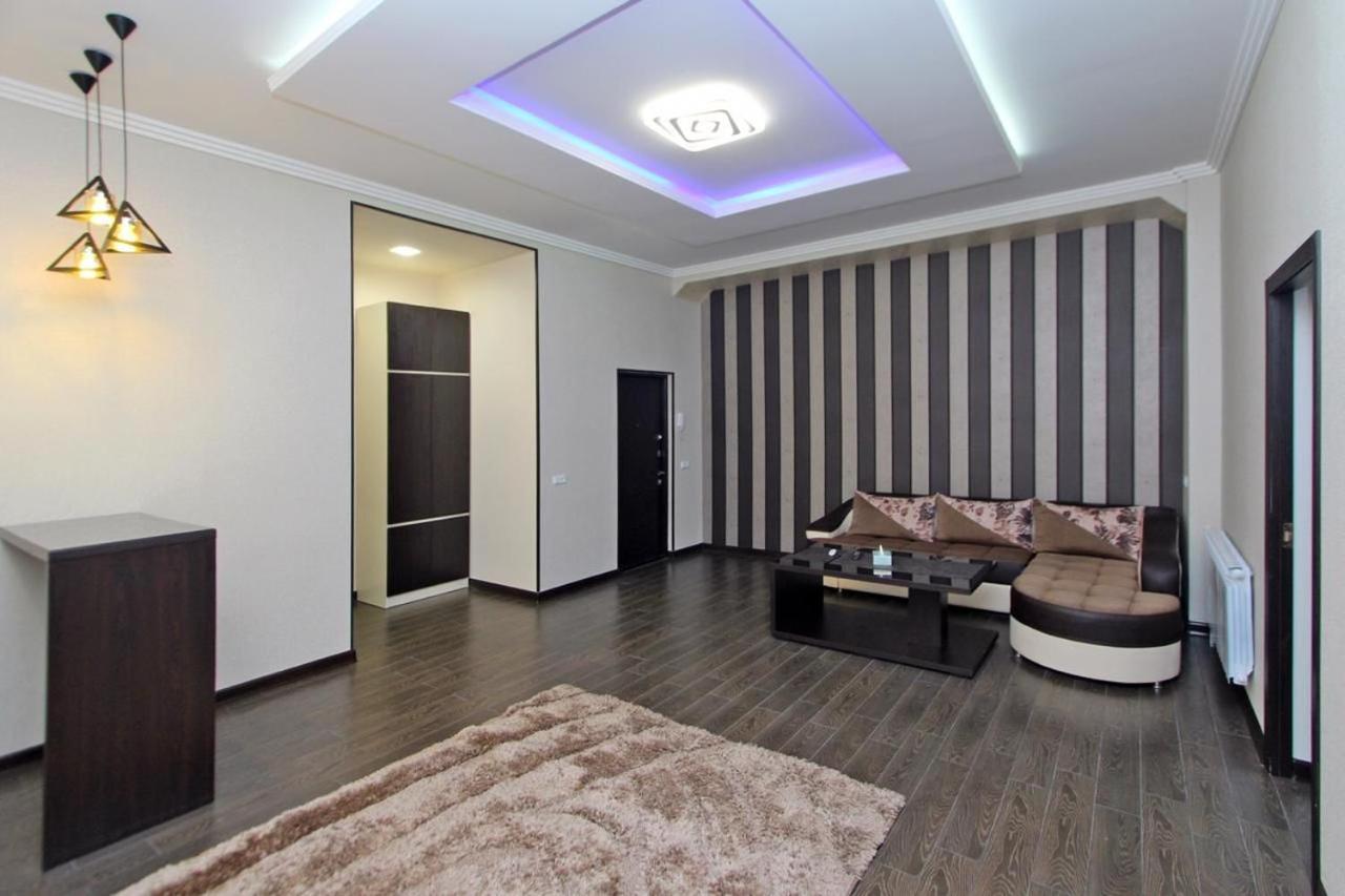 Spacious Apartment In Yerevan On Tigran Mets Street Exterior photo