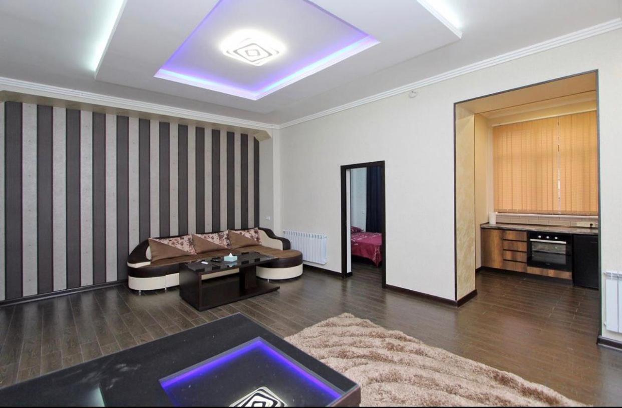 Spacious Apartment In Yerevan On Tigran Mets Street Exterior photo